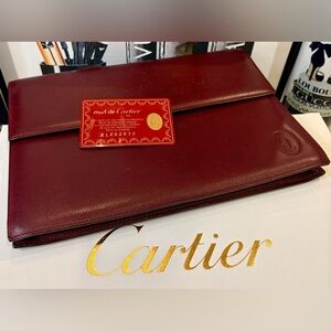 NWOT CARTIER DEEP BURGUNDY LEATHER WRISTLET/CLUTCH SNAP CLOSURE WITH BOX

UNISEX